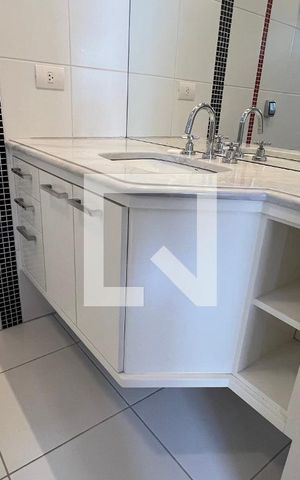 Apartamento à venda com 218m², 3 quartos e 2 vagas Apartamento à venda com 218m², 3 quartos e 2 vagasBanheiro da Suíte 1