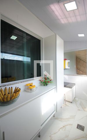 Casa à venda com 220m², 4 quartos e 2 vagasCozinha