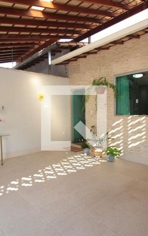 Casa à venda com 220m², 4 quartos e 2 vagasGaragem