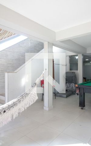 Casa à venda com 220m², 4 quartos e 2 vagasArea de Serviço e Area Gourmet