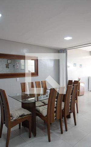 Casa à venda com 220m², 4 quartos e 2 vagasSala de TV