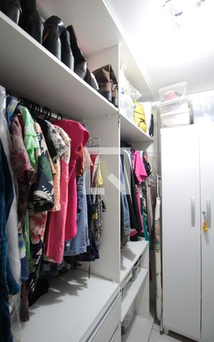 Casa à venda com 220m², 4 quartos e 2 vagasCloset da Suite 1