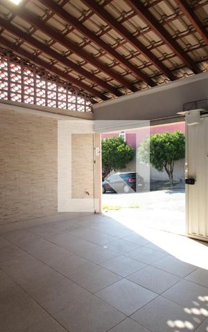 Casa à venda com 220m², 4 quartos e 2 vagasGaragem