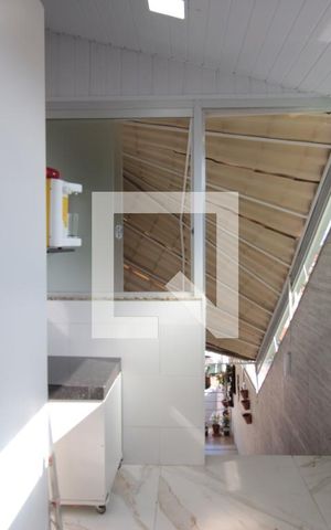 Casa à venda com 220m², 4 quartos e 2 vagasCozinha