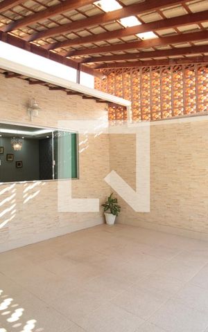 Casa à venda com 220m², 4 quartos e 2 vagasGaragem