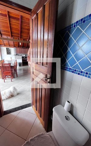 Casa à venda com 352m², 4 quartos e 4 vagas Casa à venda com 352m², 4 quartos e 4 vagasBanheiro