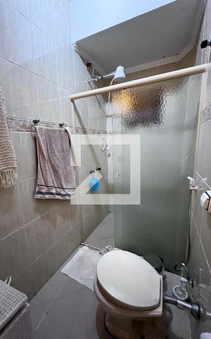 Casa à venda com 352m², 4 quartos e 4 vagas Casa à venda com 352m², 4 quartos e 4 vagasBanheiro