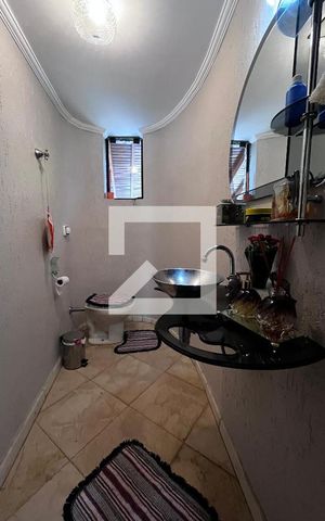 Casa à venda com 352m², 4 quartos e 4 vagas Casa à venda com 352m², 4 quartos e 4 vagasBanheiro