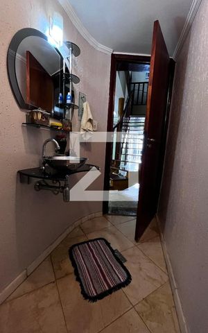 Casa à venda com 352m², 4 quartos e 4 vagas Casa à venda com 352m², 4 quartos e 4 vagasBanheiro