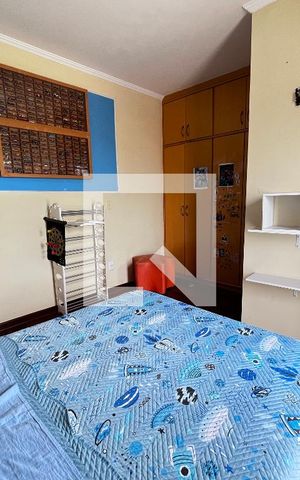 Casa à venda com 352m², 4 quartos e 4 vagas Casa à venda com 352m², 4 quartos e 4 vagasQuarto 4