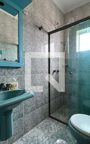 Casa à venda com 352m², 4 quartos e 4 vagas Casa à venda com 352m², 4 quartos e 4 vagasBanheiro