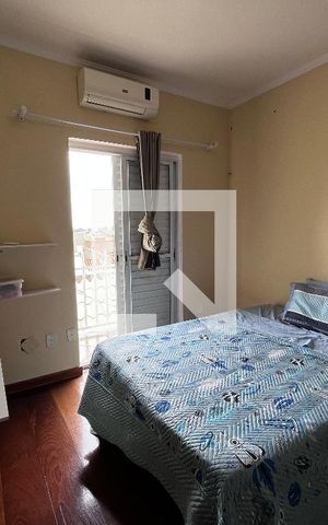 Casa à venda com 352m², 4 quartos e 4 vagas Casa à venda com 352m², 4 quartos e 4 vagasQuarto 4