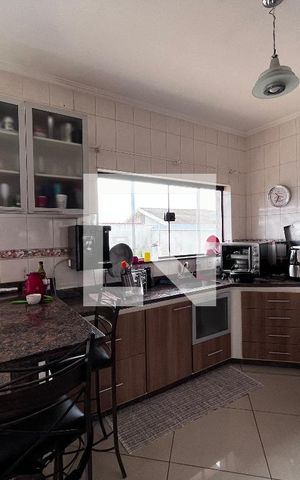 Casa à venda com 352m², 4 quartos e 4 vagas Casa à venda com 352m², 4 quartos e 4 vagasCozinha
