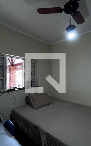Casa à venda com 352m², 4 quartos e 4 vagas Casa à venda com 352m², 4 quartos e 4 vagasQuarto 1