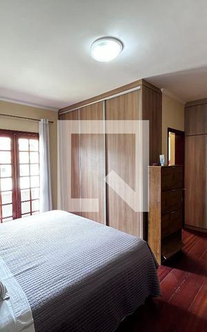 Casa à venda com 352m², 4 quartos e 4 vagas Casa à venda com 352m², 4 quartos e 4 vagasQuarto 2