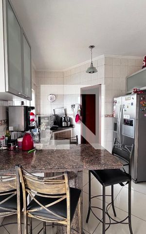 Casa à venda com 352m², 4 quartos e 4 vagas Casa à venda com 352m², 4 quartos e 4 vagasCozinha