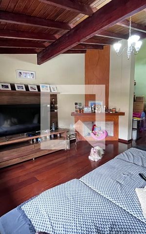 Casa à venda com 352m², 4 quartos e 4 vagas Casa à venda com 352m², 4 quartos e 4 vagasQuarto 3