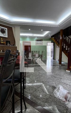 Casa à venda com 352m², 4 quartos e 4 vagas Casa à venda com 352m², 4 quartos e 4 vagasSala