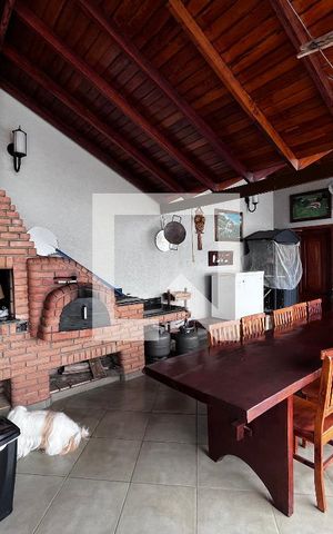 Casa à venda com 352m², 4 quartos e 4 vagas Casa à venda com 352m², 4 quartos e 4 vagasÁrea comum