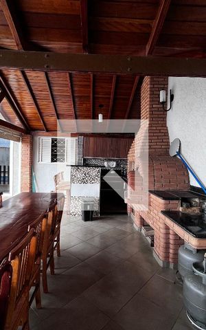 Casa à venda com 352m², 4 quartos e 4 vagas Casa à venda com 352m², 4 quartos e 4 vagasÁrea comum