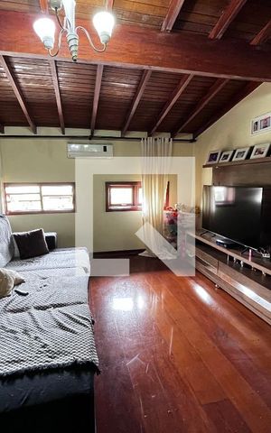 Casa à venda com 352m², 4 quartos e 4 vagas Casa à venda com 352m², 4 quartos e 4 vagasQuarto 3