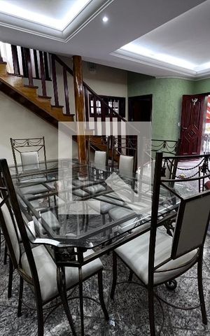 Casa à venda com 352m², 4 quartos e 4 vagas Casa à venda com 352m², 4 quartos e 4 vagasCozinha