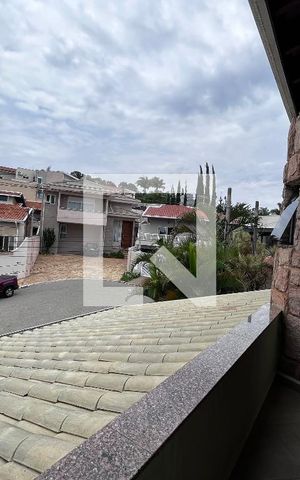 Casa à venda com 352m², 4 quartos e 4 vagas Casa à venda com 352m², 4 quartos e 4 vagasSacada
