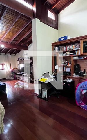 Casa à venda com 352m², 4 quartos e 4 vagas Casa à venda com 352m², 4 quartos e 4 vagasQuarto 3