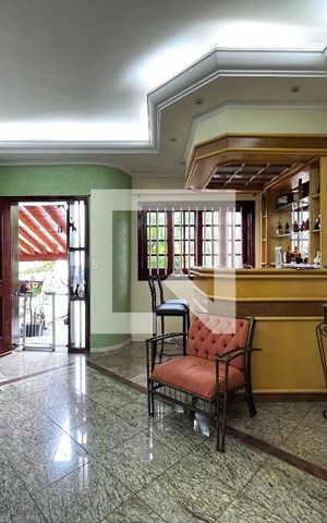 Casa à venda com 352m², 4 quartos e 4 vagas Casa à venda com 352m², 4 quartos e 4 vagasSala