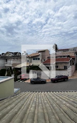 Casa à venda com 352m², 4 quartos e 4 vagas Casa à venda com 352m², 4 quartos e 4 vagasSacada