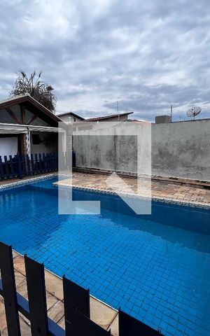Casa à venda com 352m², 4 quartos e 4 vagas Casa à venda com 352m², 4 quartos e 4 vagasÁrea comum