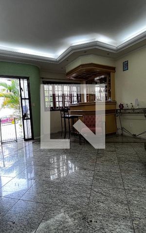 Casa à venda com 352m², 4 quartos e 4 vagas Casa à venda com 352m², 4 quartos e 4 vagasSala