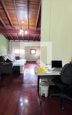 Casa à venda com 352m², 4 quartos e 4 vagas Casa à venda com 352m², 4 quartos e 4 vagasQuarto 3