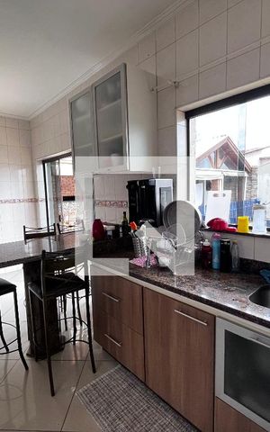 Casa à venda com 352m², 4 quartos e 4 vagas Casa à venda com 352m², 4 quartos e 4 vagasCozinha