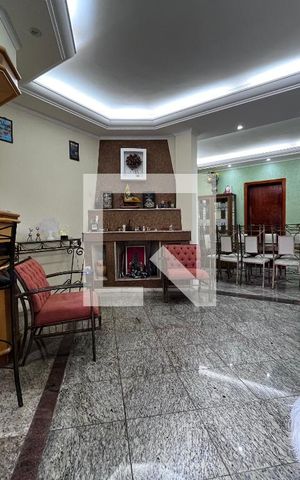 Casa à venda com 352m², 4 quartos e 4 vagas Casa à venda com 352m², 4 quartos e 4 vagasSala