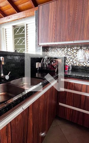Casa à venda com 352m², 4 quartos e 4 vagas Casa à venda com 352m², 4 quartos e 4 vagasÁrea comum
