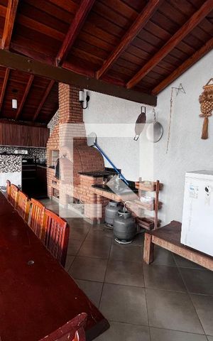 Casa à venda com 352m², 4 quartos e 4 vagas Casa à venda com 352m², 4 quartos e 4 vagasÁrea comum