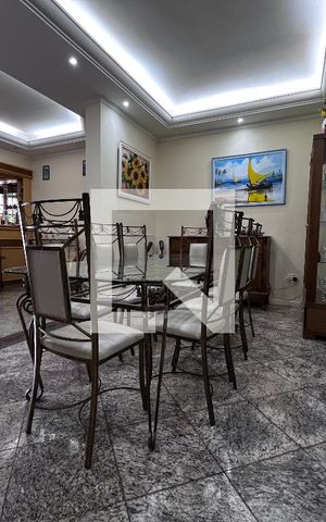 Casa à venda com 352m², 4 quartos e 4 vagas Casa à venda com 352m², 4 quartos e 4 vagasBanheiro