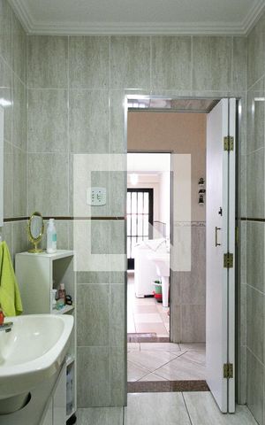 Casa à venda com 100m², 2 quartos e 3 vagasBanheiro Social