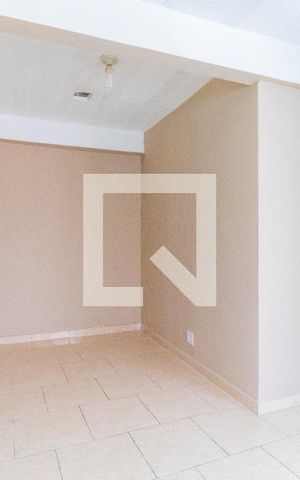 Casa para alugar com 35m², 1 quarto e sem vaga Casa para alugar com 35m², 1 quarto e sem vagaSala