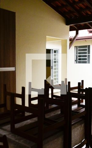 Casa à venda com 200m², 3 quartos e 3 vagas Casa à venda com 200m², 3 quartos e 3 vagasÁrea Externa