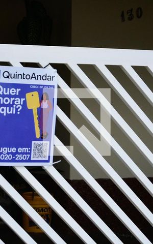 Casa à venda com 200m², 3 quartos e 3 vagas Casa à venda com 200m², 3 quartos e 3 vagasPlaca