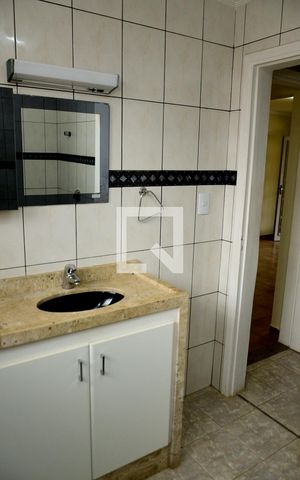 Casa à venda com 200m², 3 quartos e 3 vagas Casa à venda com 200m², 3 quartos e 3 vagasBanheiro