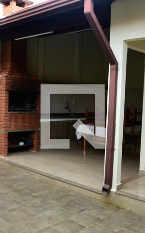 Casa à venda com 200m², 3 quartos e 3 vagas Casa à venda com 200m², 3 quartos e 3 vagasÁrea Externa
