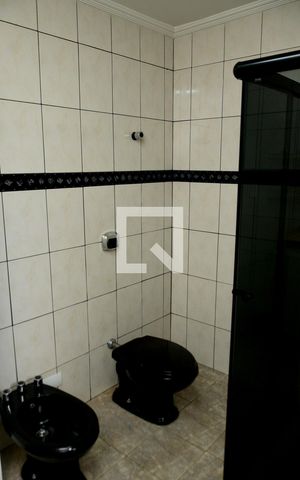 Casa à venda com 200m², 3 quartos e 3 vagas Casa à venda com 200m², 3 quartos e 3 vagasBanheiro