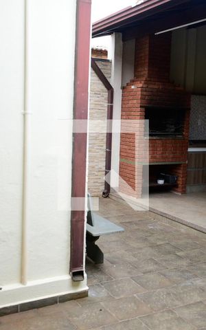 Casa à venda com 200m², 3 quartos e 3 vagas Casa à venda com 200m², 3 quartos e 3 vagasÁrea Externa