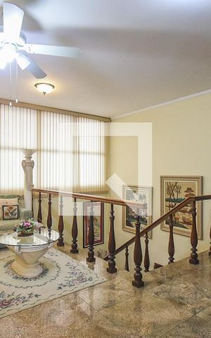 Casa à venda com 519m², 4 quartos e 4 vagas Casa à venda com 519m², 4 quartos e 4 vagasSala de Tv