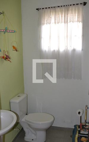Casa à venda com 235m², 4 quartos e 2 vagasLavabo
