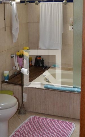 Casa à venda com 235m², 4 quartos e 2 vagasBanheiro