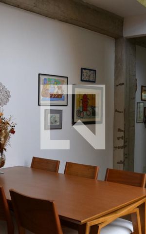 Casa à venda com 235m², 4 quartos e 2 vagasSala